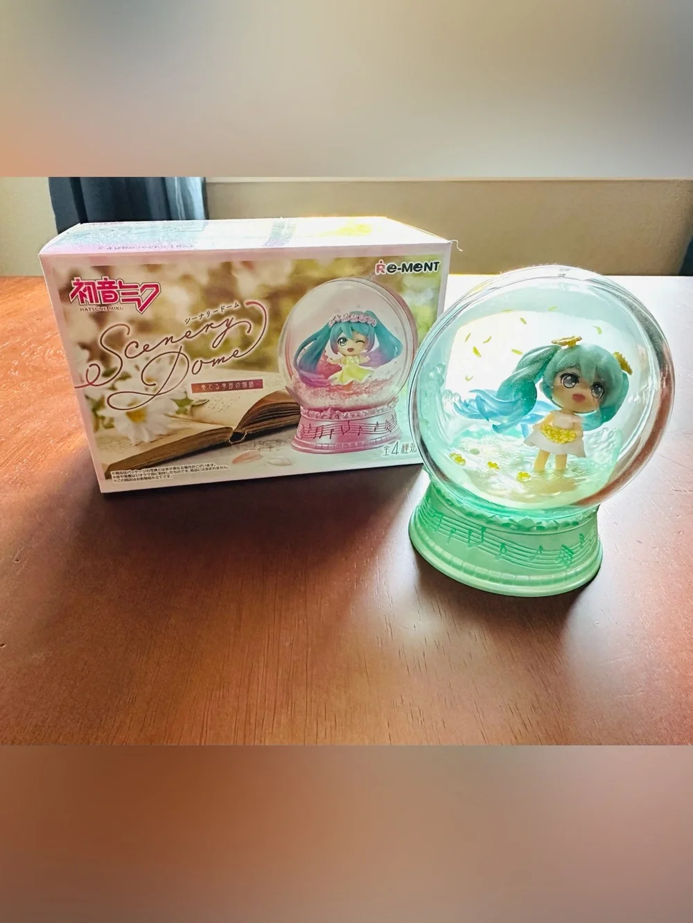 Re-Ment Hatsune Miku Scenery Dome Four Seasons Blind Box Figure